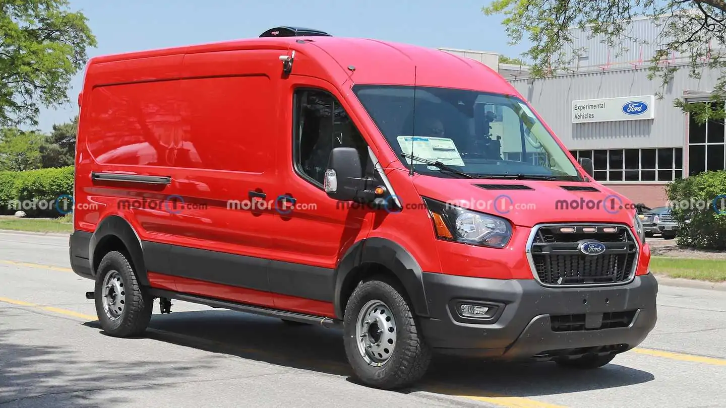 2023-ford-transit-trail-rear-view-spy-photo -