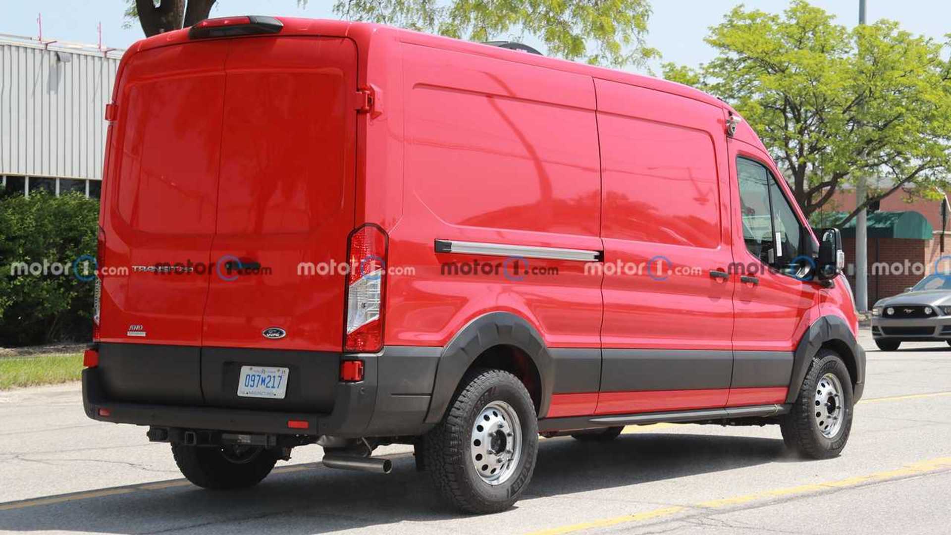 2023-ford-transit-trail-rear-view-spy-photo -