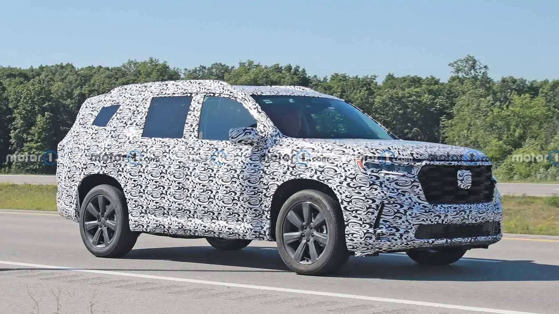 2023 Honda Pilot drops heavy camouflage in new spy photos