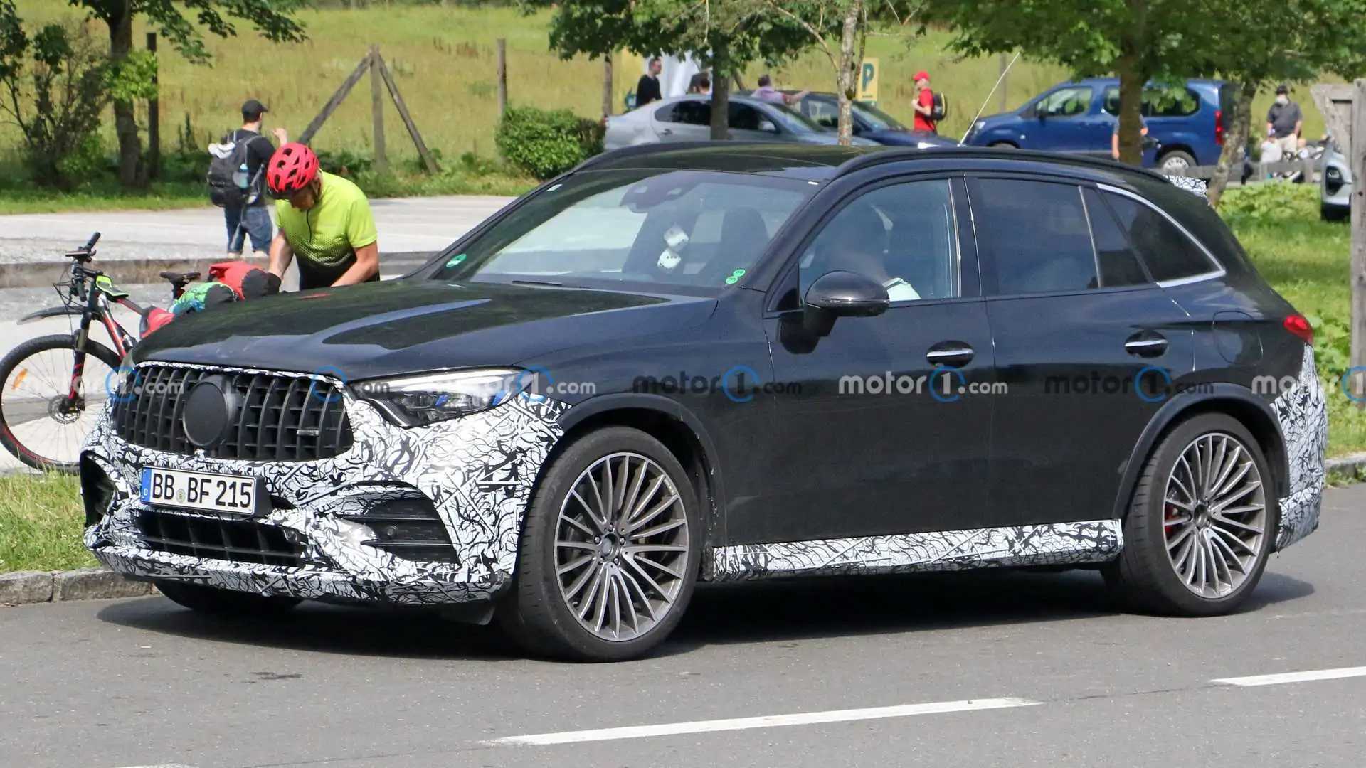 Mercedes-AMG GLC63 Spied with Less Camouflage