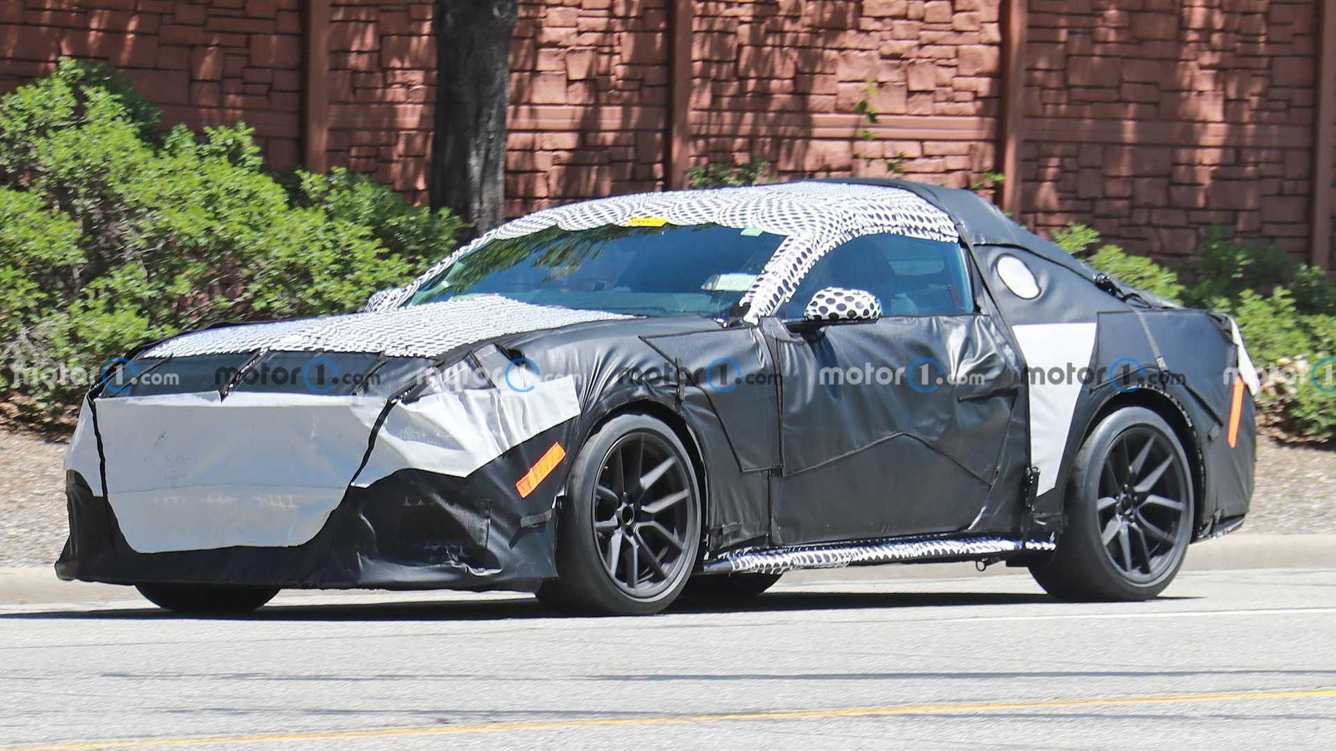 2024-ford-mustang-mach-1-side-view-spy-photo