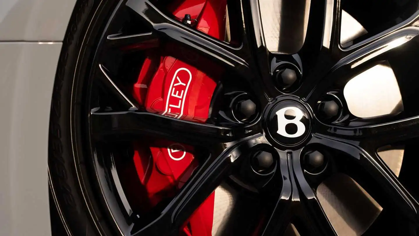 Bentley Continental GT and GTC Teaser Shows Better-Performing Models