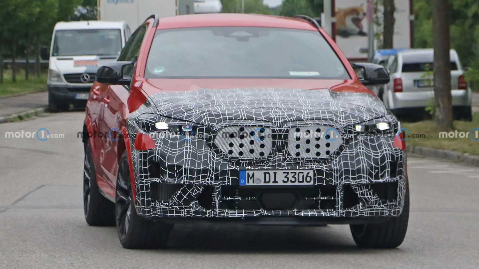 Facelifted BMW X6M Spied Again in Hardly Any Camouflage