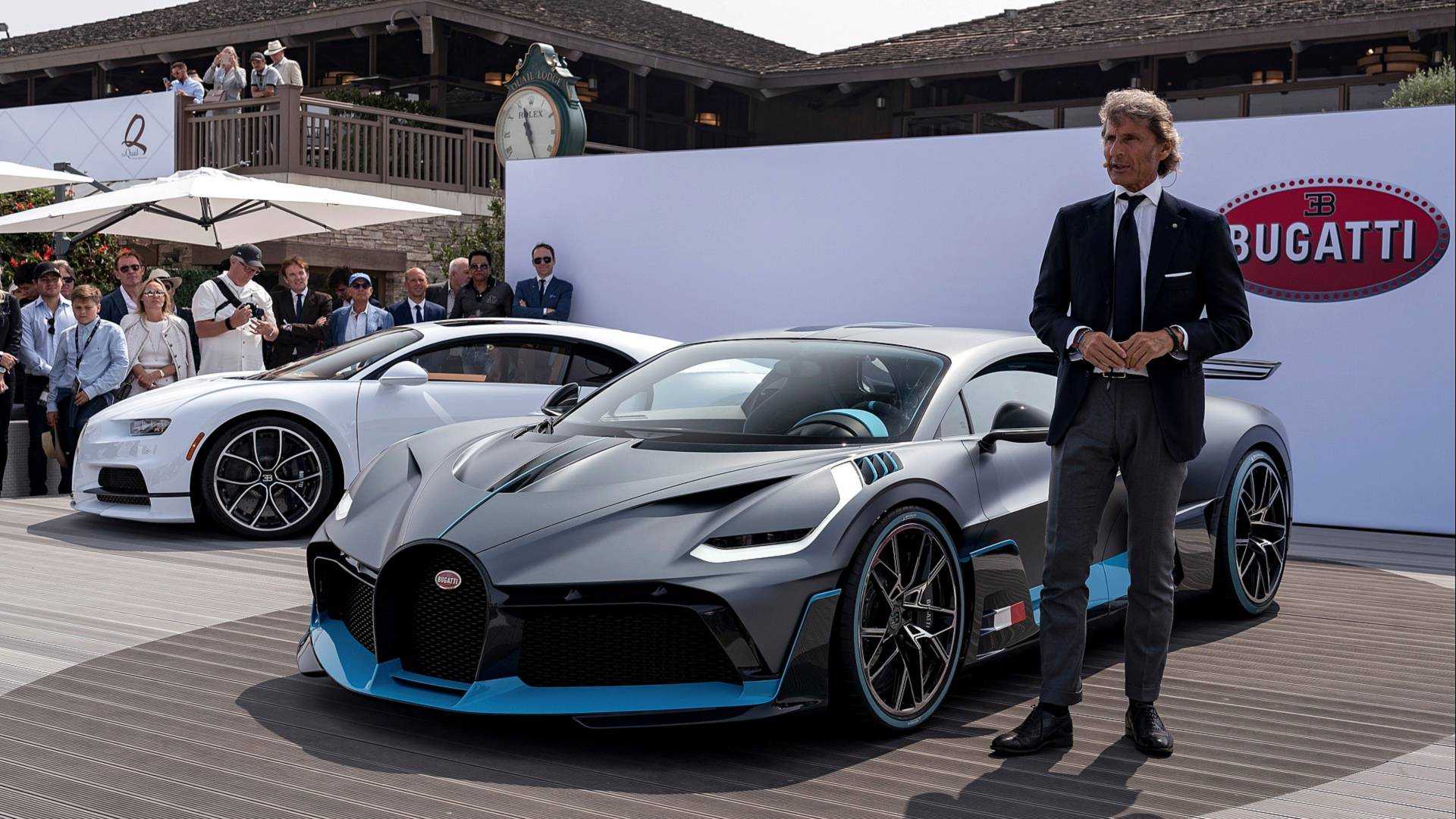 Street-Parked Bugatti Divo Attracts All the Attention