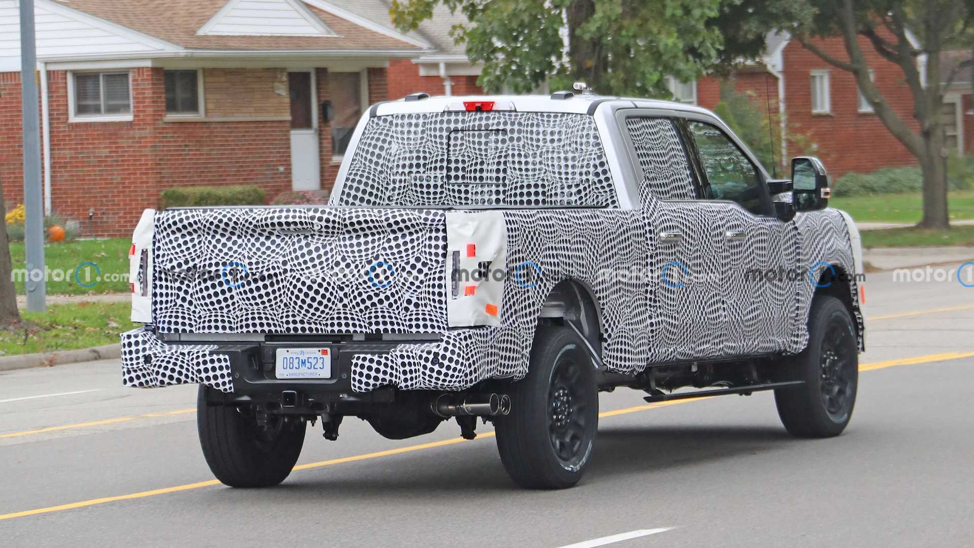 Ford Super Duty Gets Camo and Shows a New Grille In Spy video