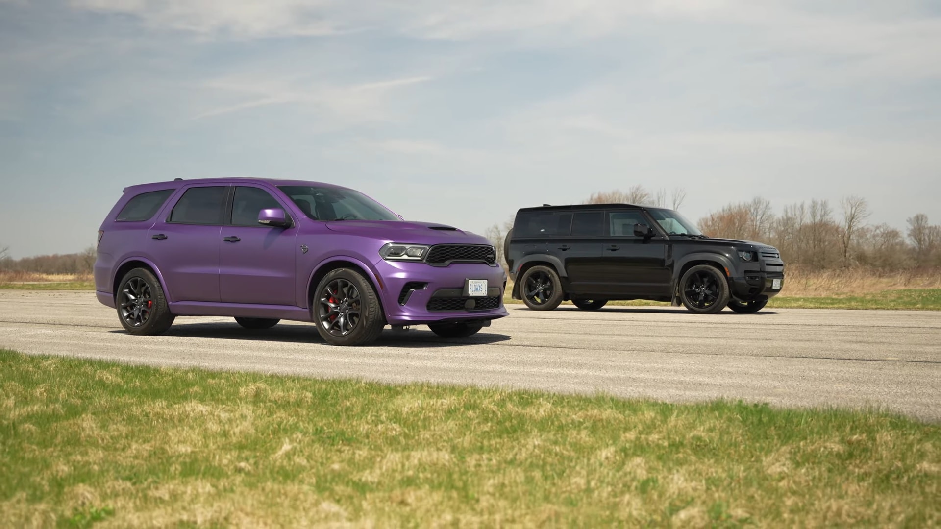 Drag Race: Dodge Durango Hellcat vs Land Rover Defender V8