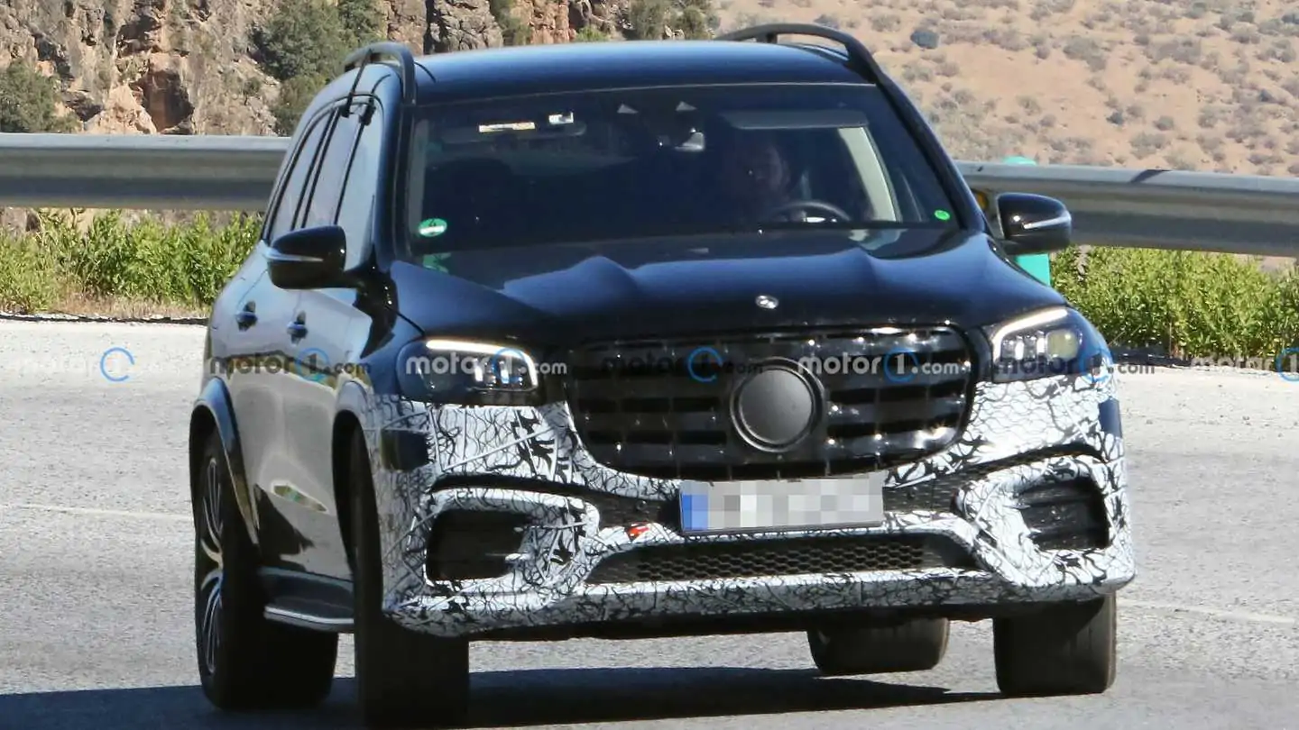 Mercedes-Benz GLS Facelift - Barely Camouflaged Body