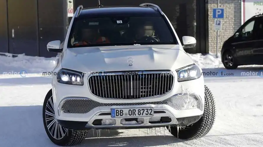 Mercedes-Benz GLS Facelift - Barely Camouflaged Body