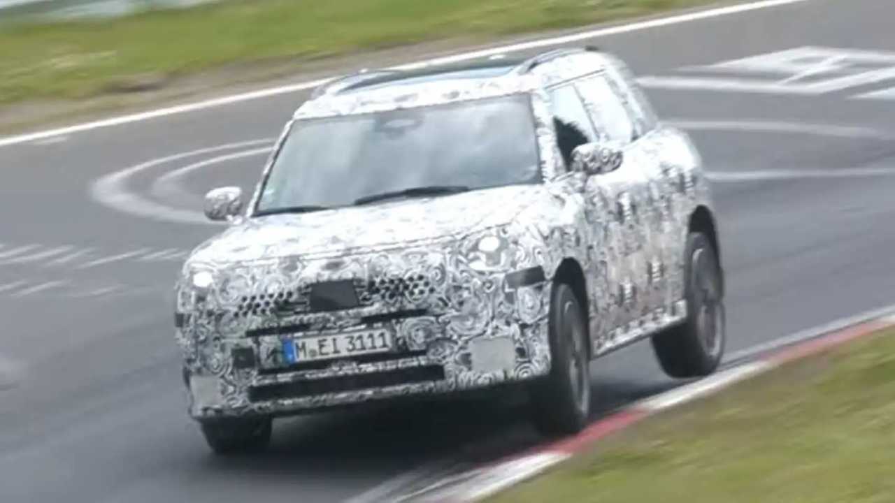 2023-mini-countryman-s-first-spy-photo-front