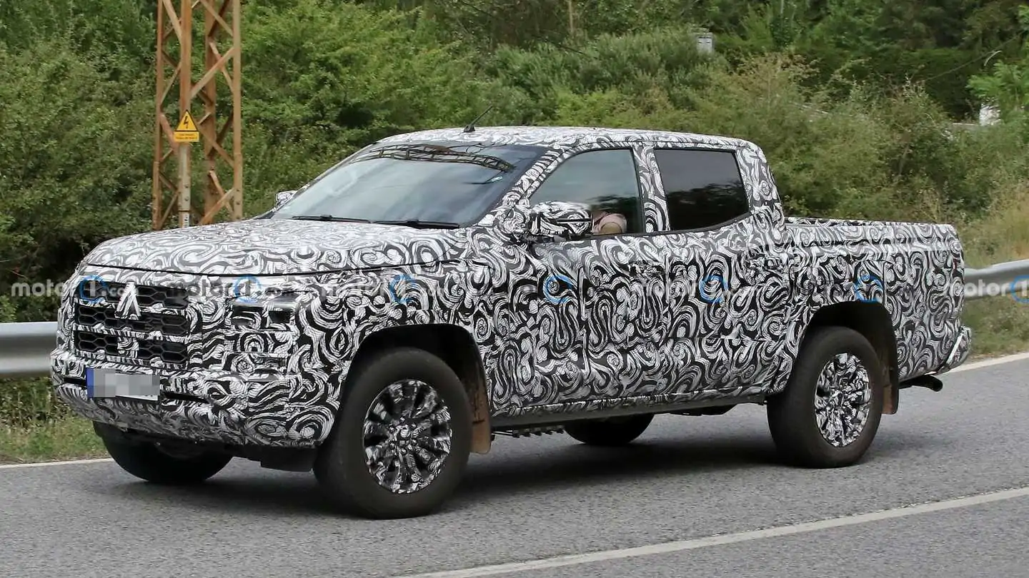 Next-Gen Mitsubishi L200 Pickup Spied Wearing Production Body [UPDATE]