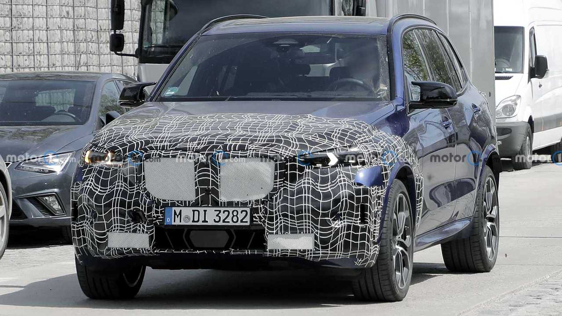 2023 BMW X5 Update Spied on Video Making Rounds At Nurburgring