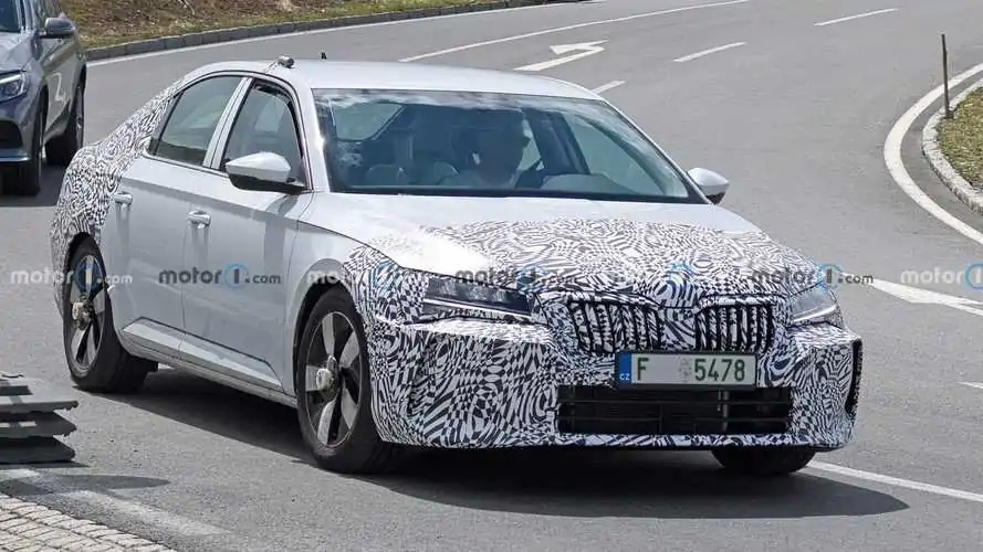 Next-Gen Skoda Superb Mule Spied Confirming Sedan Body