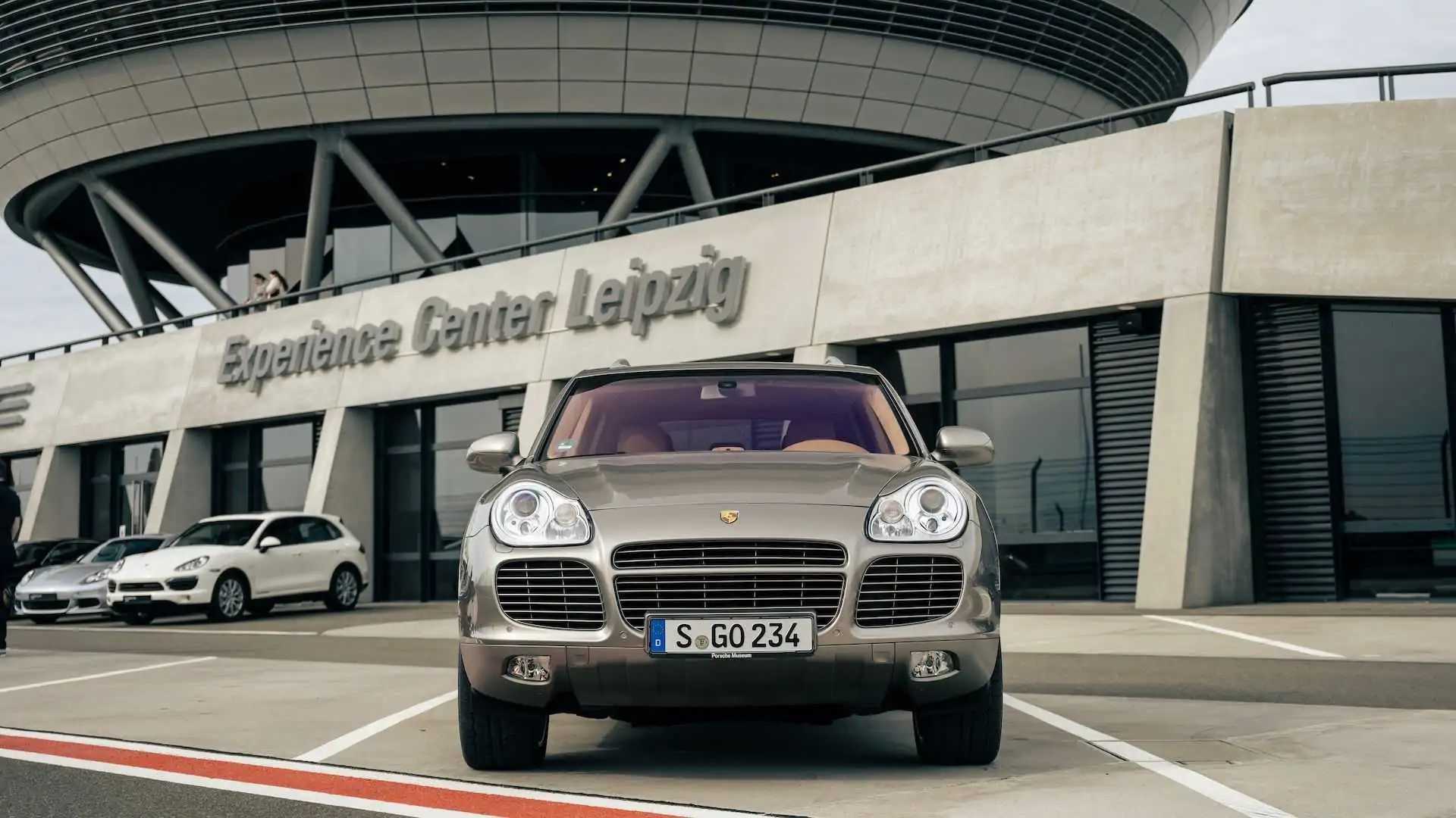 porsche-cayenne-turbo-s-e1