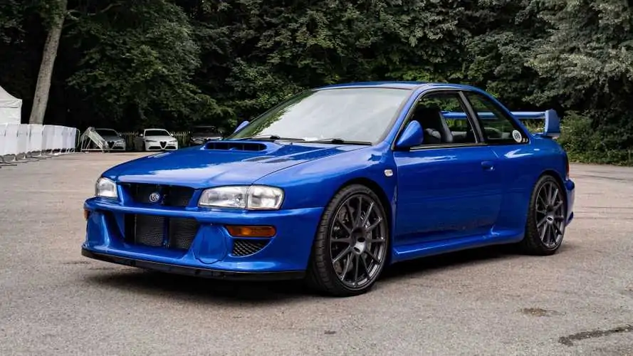 Prodrive P25 Races up The Goodwood Hill