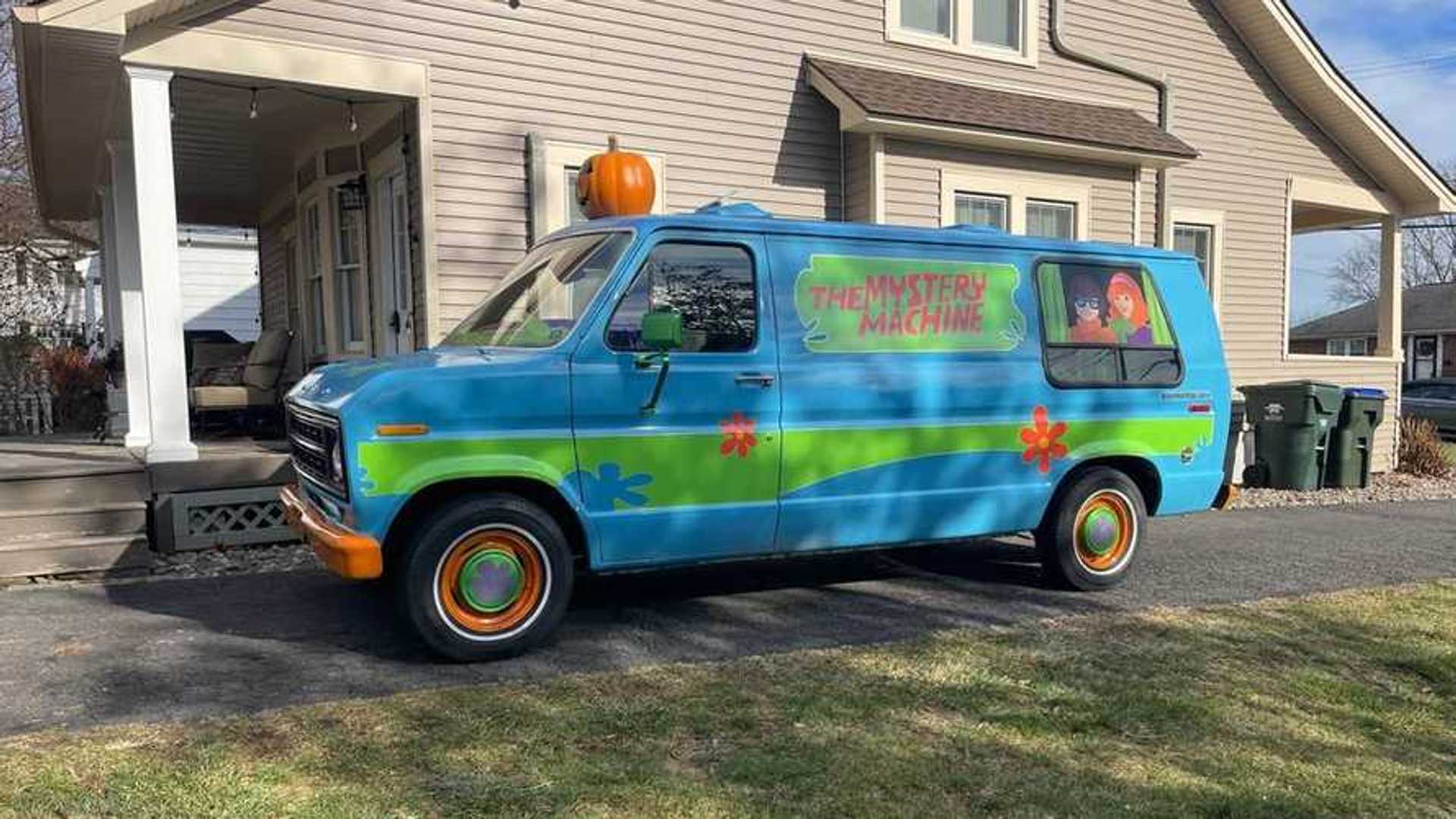 Jinkies! Scooby-Doo Mystery Machine Van Has A Groovy Interior