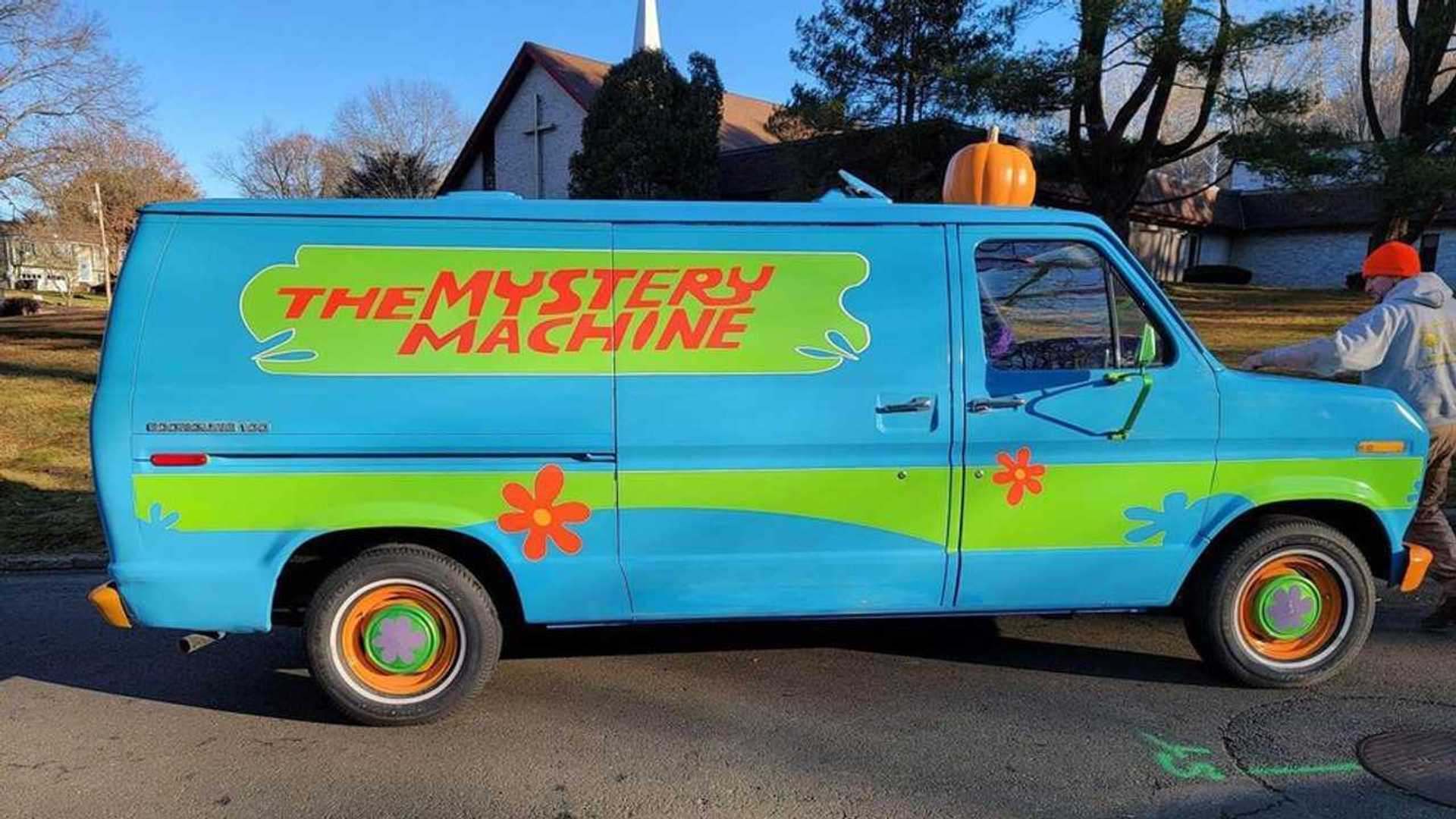 Jinkies! Scooby-Doo Mystery Machine Van Has A Groovy Interior