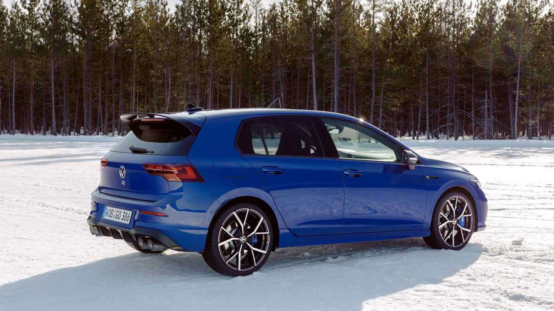 2022 VW Golf R With 520 HP Hits 202 MPH On Pitch-Black Autobahn