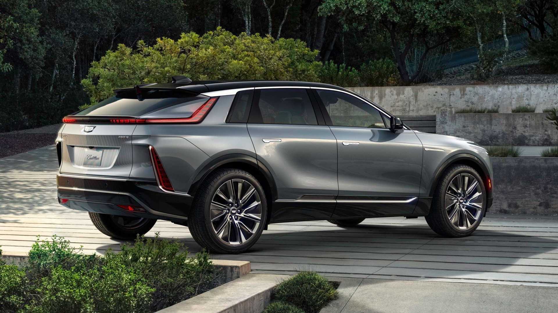 Cadillac Presents the XT4-Sized Electric Vehicle to Dealers, but ICE is Here To Stay