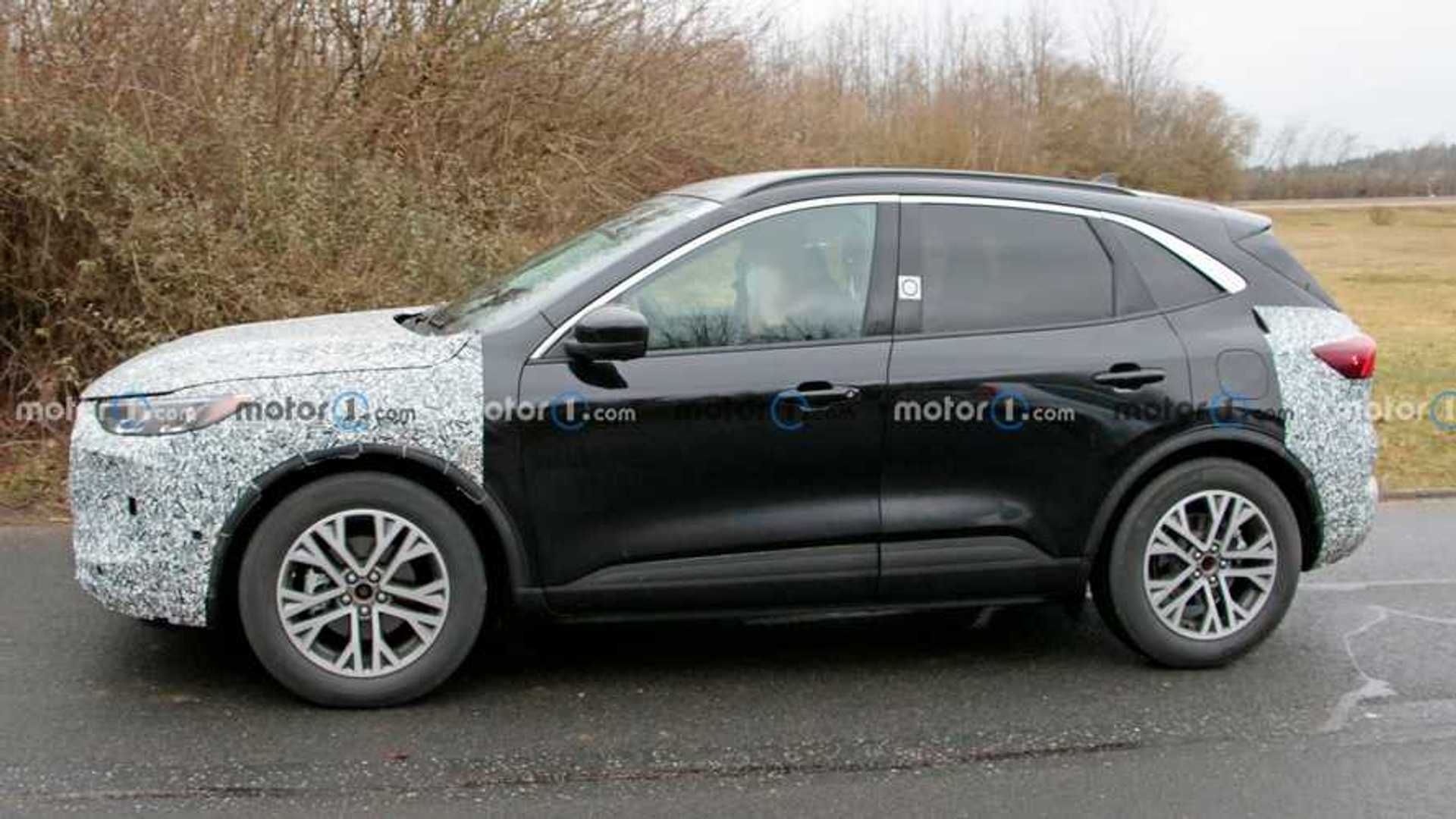 Refreshed Ford Kuga / Escape Spied Showing Off Updated Front End